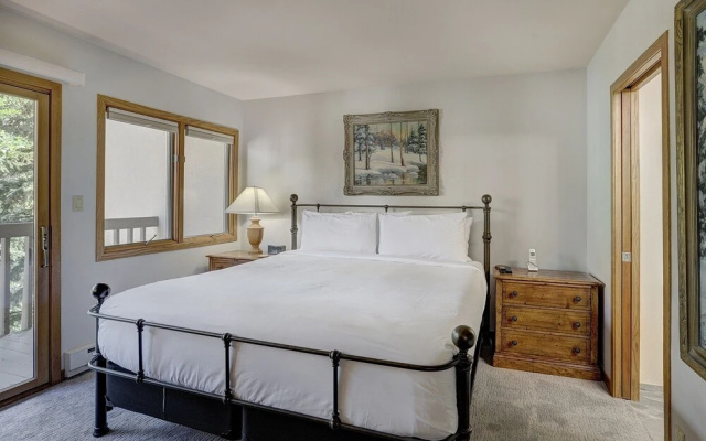 photo 4 of Newly Remodeled Spacious 1 Bedroom 1 Condo by RedAwning