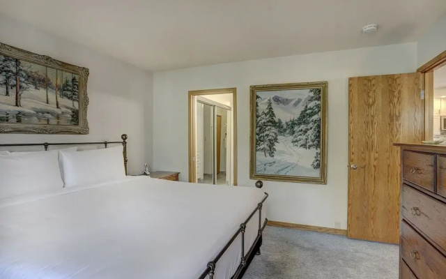 photo 5 of Newly Remodeled Spacious 1 Bedroom 1 Condo by RedAwning