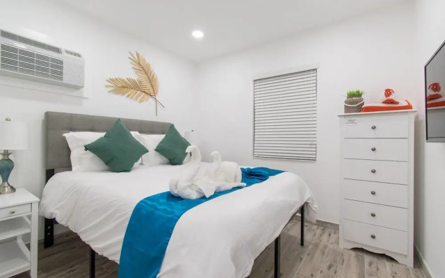 photo 4 of Newly Renovated 1 Bedroom Apt Designer Unit # 3