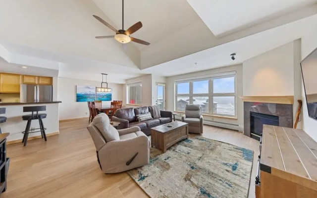 photo 5 of Newly Renovated 3 Bedroom Plus Loft With Stunning Mountain and Lake Views! 3 Condo by Redawning