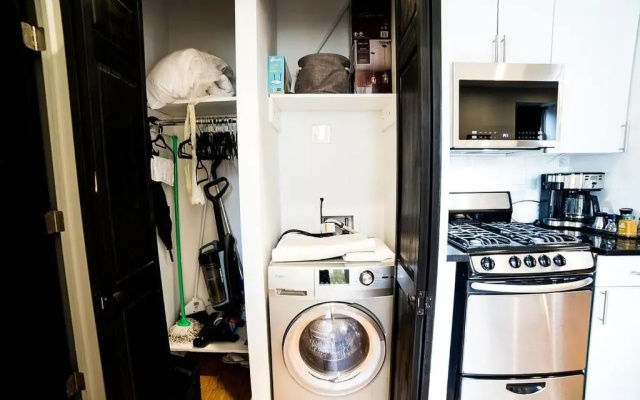 photo 2 of Newly Renovated Heart Of Lower East Side 2Br 1Ba, 5 Min Walk To Soho, 1 Block To Whole Foods, Washer Dryer!