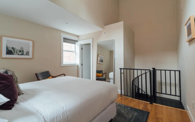 photo 4 of Renovated & Modern Home in Downtown Philly