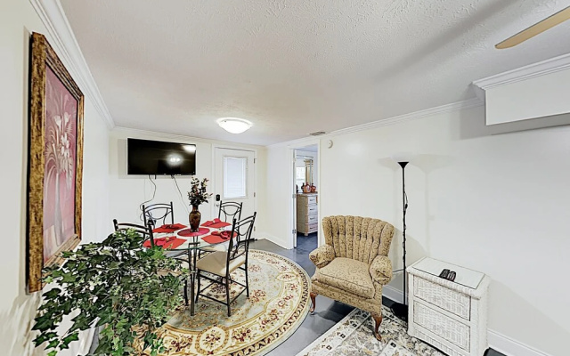 photo 2 of Newly Updated - Walk To Beach & Lagoon! 2 Bedroom Duplex
