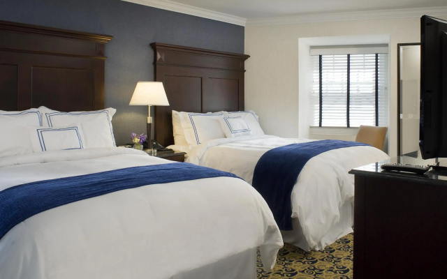 photo 2 of Newport Beach Hotel & Suites