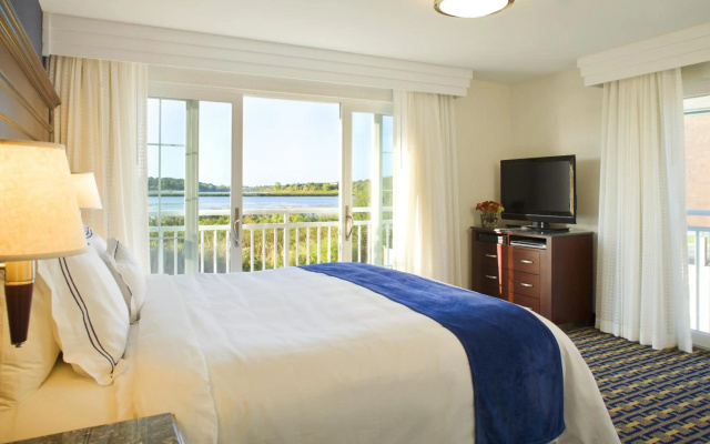 photo 4 of Newport Beach Hotel & Suites