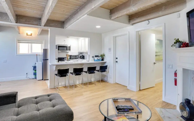 photo 2 of Newport Beach Vacation Rental Near Beach & Pier