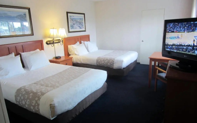 photo 4 of Newport Channel Inn - Near Huntington State Beach