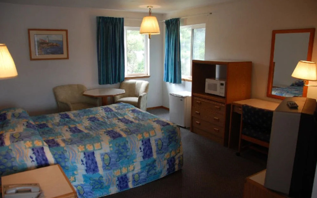 photo 4 of Newport City Center Motel