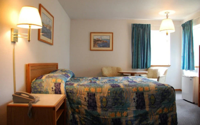 photo 5 of Newport City Center Motel