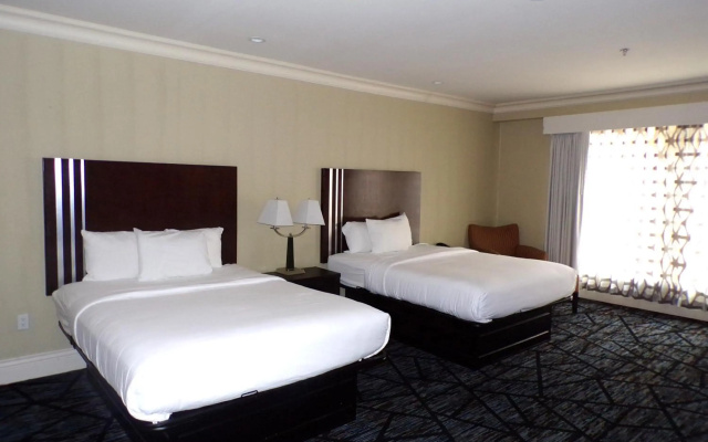 photo 3 of Niagara Crossing Hotel & Spa