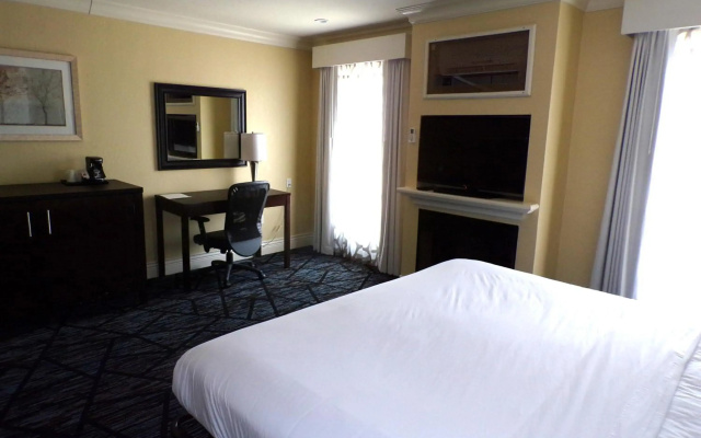 photo 4 of Niagara Crossing Hotel & Spa