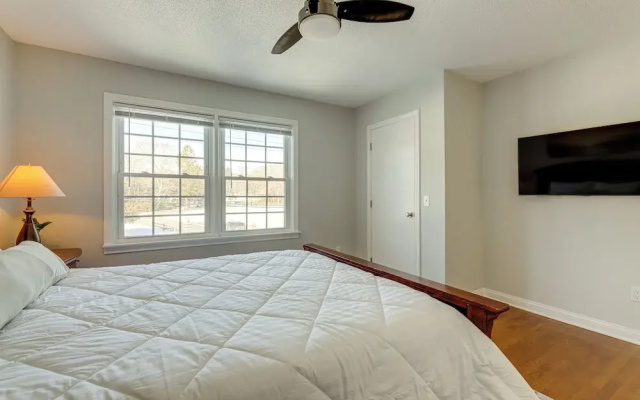 photo 4 of Niantic Duplex w/ Deck < 1 Mi to Beach + Boardwalk