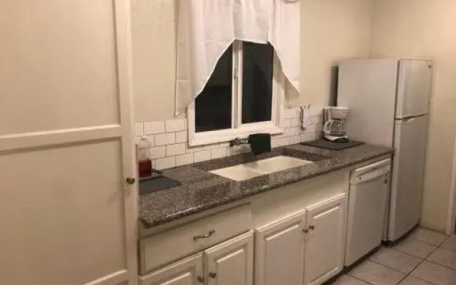 photo 2 of Nice 2 Bedroom in Burbank