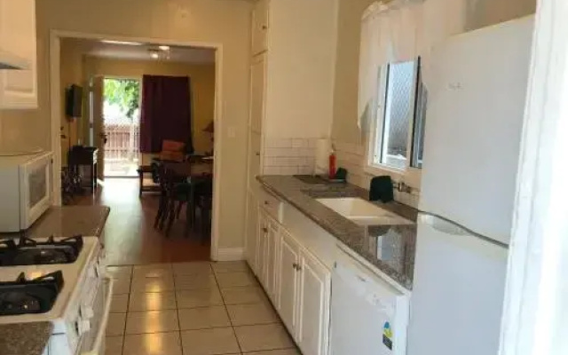 photo 3 of Nice 2 Bedroom in Burbank