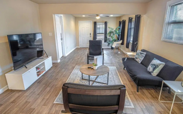 photo 4 of Nice 3B 2BA Near Downtown 2 Min AtandT Center