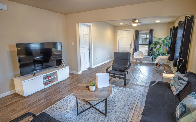 photo 5 of Nice 3br/2ba Near Downtown 2 min At&t Center
