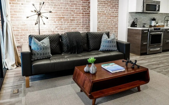 photo 2 of Nice & Cozy 1 Bedroom Dtla
