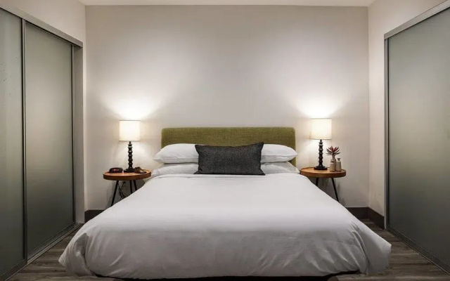 photo 3 of Nice & Cozy 1 Bedroom Dtla