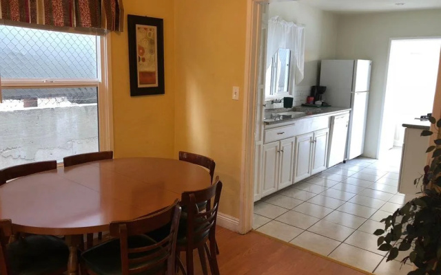 photo 5 of Nice 2 Bedroom in Burbank