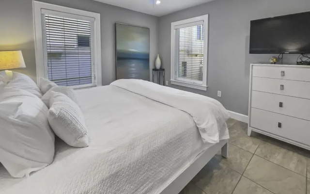 photo 5 of Nifty Shades Of Gray 5 Bedroom Home by RedAwning