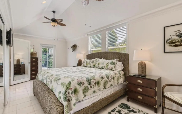 photo 2 of Nini's Cottage 4bd-3ba - Private Pool - Parking