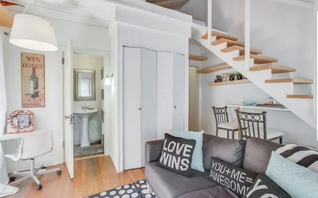 photo 2 of Nirvana Stylish Cottage Venice Beach - studio Br Apts