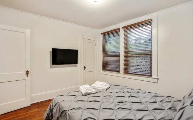 photo 4 of The Woodside Guest House II