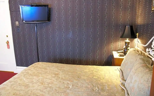 photo 2 of Nob Hill Inn