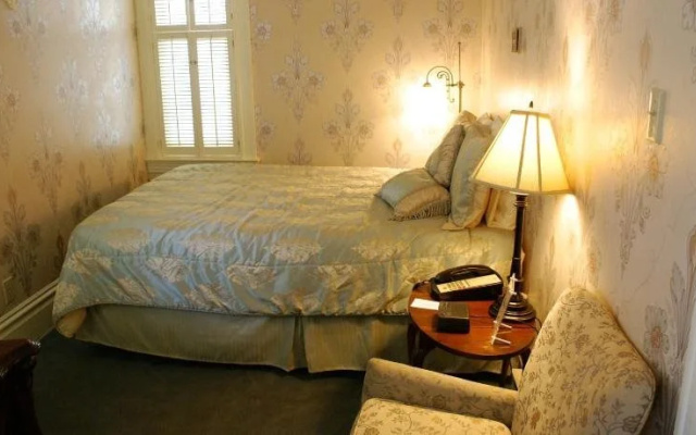 photo 3 of Nob Hill Inn