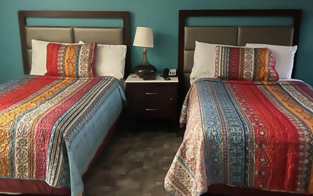 photo 2 of Philly Inn & Suites Hotel