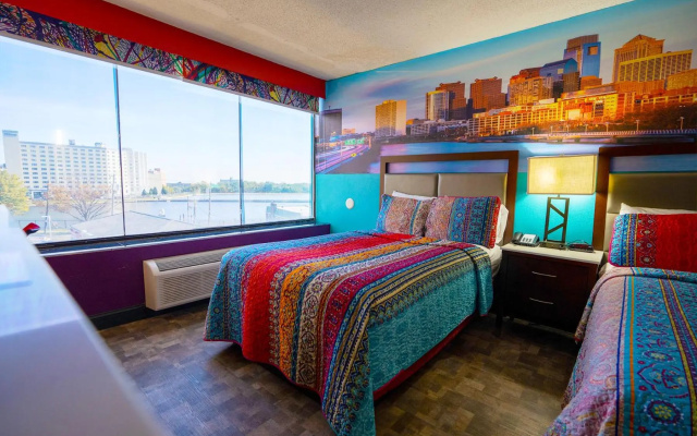 photo 4 of Philly Inn & Suites Hotel