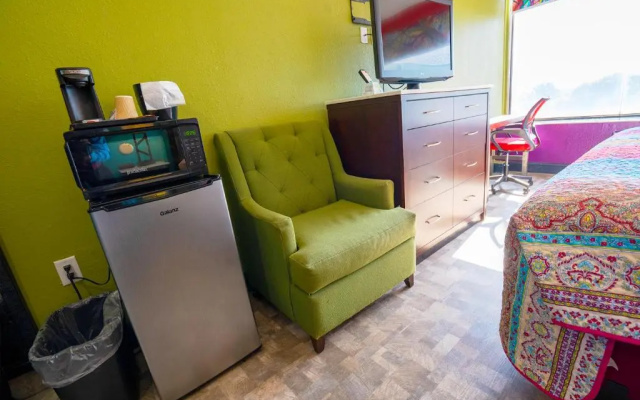 photo 5 of Philly Inn & Suites Hotel