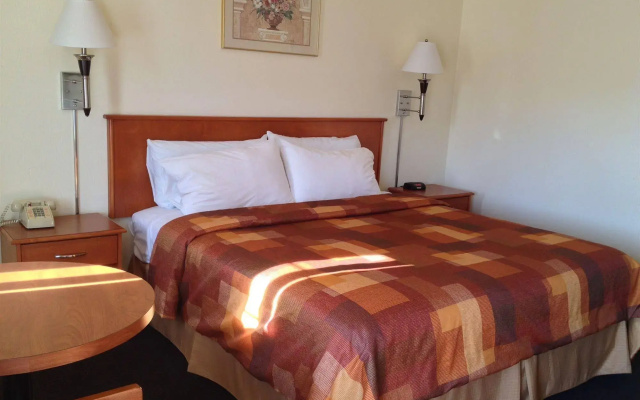 photo 4 of North Bay Inn Santa Rosa