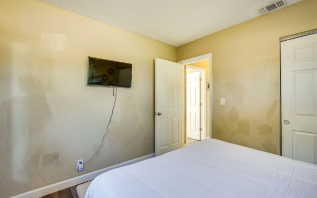 photo 4 of North Lauderdale Vacation Rental: 8 Mi to Beach!