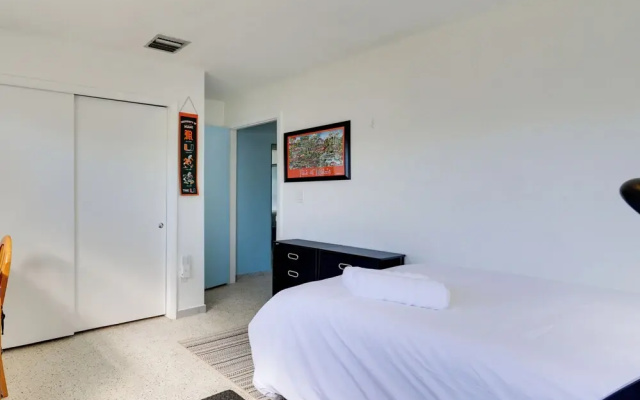 photo 3 of North Miami Beach Rental: Near Walking Park!