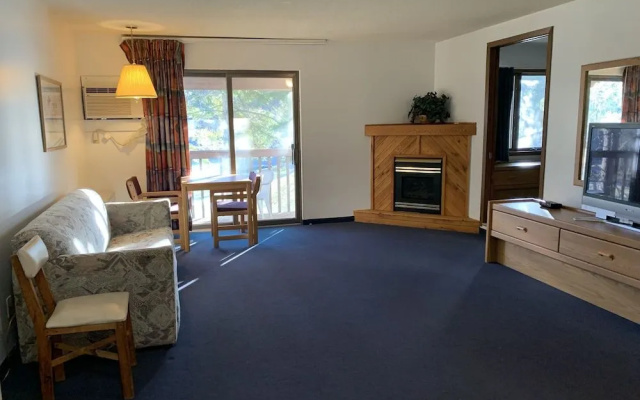 photo 5 of Lumberjack Inn