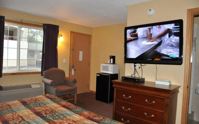 photo 2 of Holiday Inn Express & Suites Bloomington W Mall