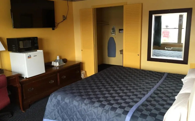 photo 5 of Norwalk Inn