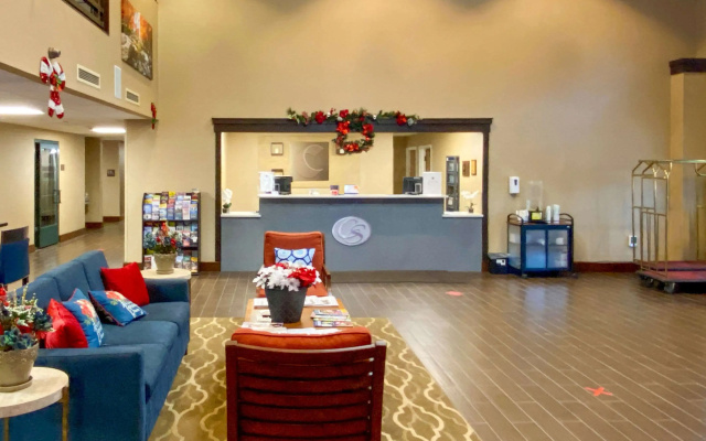 photo 2 of Comfort Suites Near Casinos Norwich-Uncasville CT