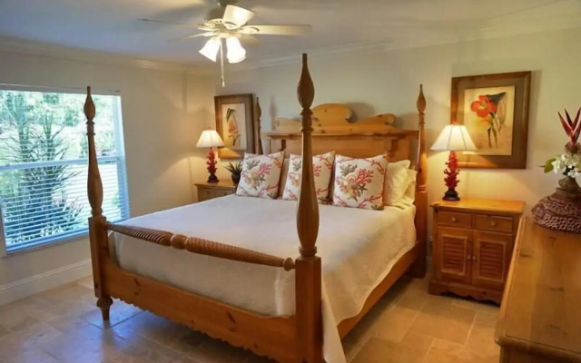 photo 3 of NP100TH 712 3 Bedroom Holiday Home by Marco Naples Vacation Homes