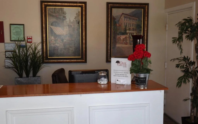 photo 2 of Oak Grove Inn