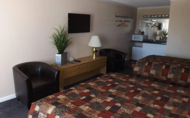 photo 3 of Oak Grove Inn