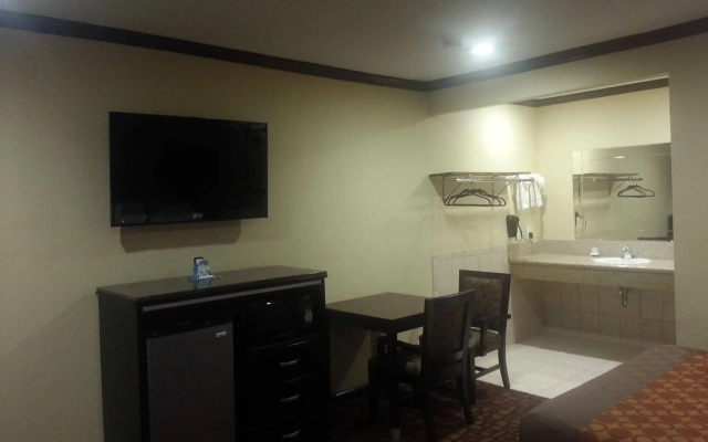 photo 3 of Oak Park Motel