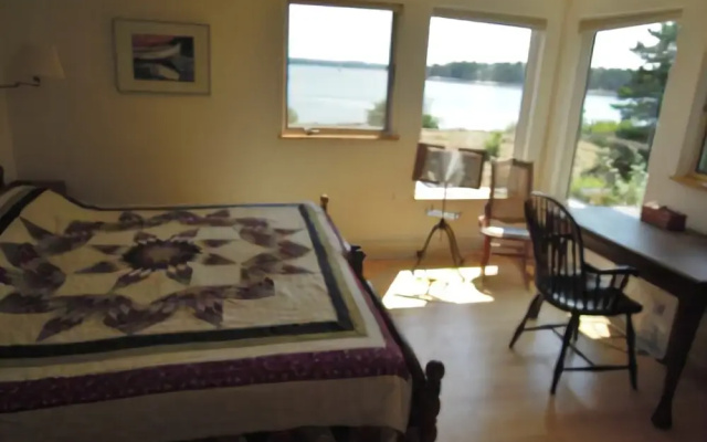 photo 4 of Oak Point Cottage - Three Bedroom Home