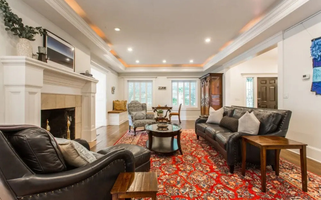 photo 2 of Oak Street Mansion
