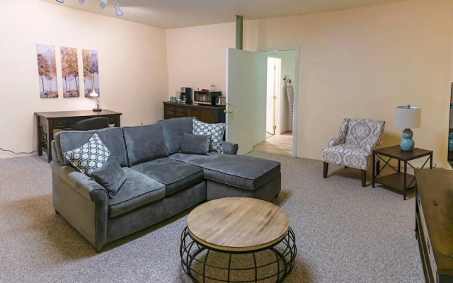 photo 4 of Oak Street - Studio