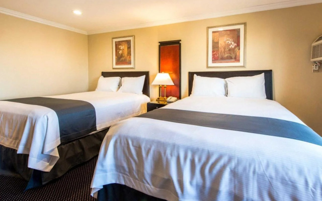 photo 2 of Rodeway Inn Encino