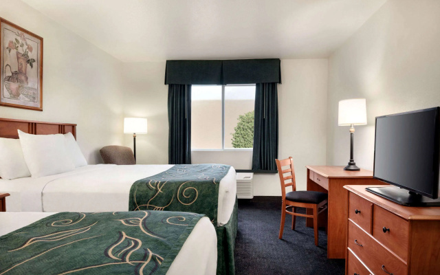 photo 3 of Travelodge by Wyndham Clinton Valley West Court