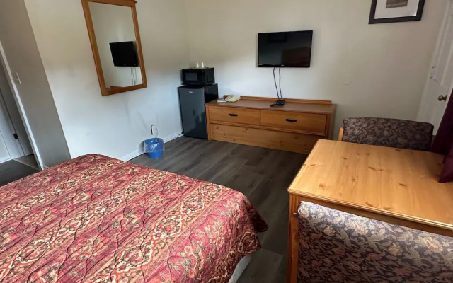 photo 2 of Oakdell Motel