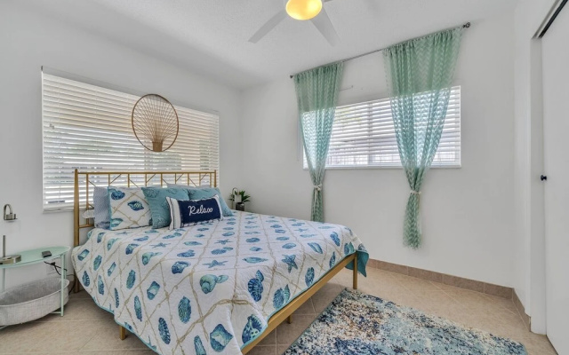 photo 5 of Oakland Park Fl Home Fun In Paradise And Close To Beaches 3 Bedroom Home by Redawning